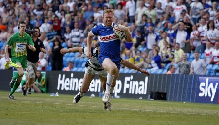 David Hodgson scoring the winning try for Hull KR at the 2012 Magic Weekend.