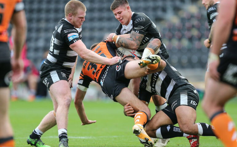 Hull FC star Joe Cator goes down in agony in Leeds Rhinos fixture ...