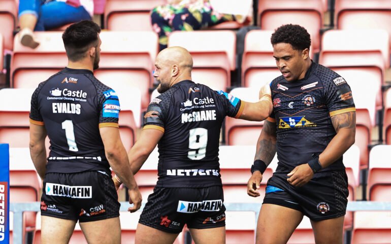Castleford Tigers' Jordan Turner targeted by vile racist abuse in his own  home - Rugby League News