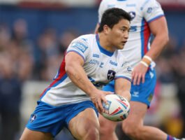 Hull FC fume as Wakefield Trinity score controversial try