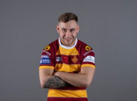 Huddersfield Giants youngster beats potential Leeds Rhinos signing to award