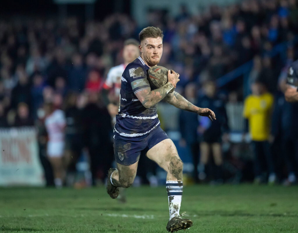 Wakefield Trinity hand shirt number to Championship signing as squad ...