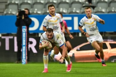 Castleford Tigers sign England Knights man from Leeds Rhinos