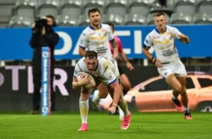 Castleford Tigers sign England Knights man from Leeds Rhinos