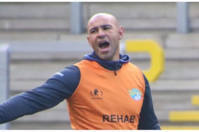 Assistant coach Chev Walker has his say on Leeds Rhinos' sandy pitch