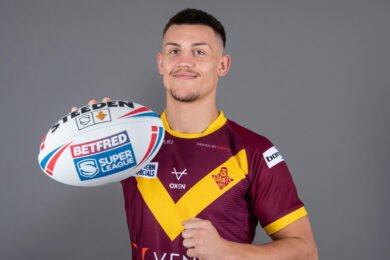 Huddersfield Giants man says sport is on "downward slope" which is effecting contracts