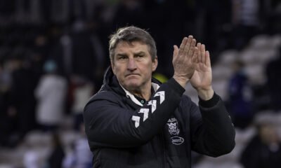 Hull FC Head Coach Tony Smith claps