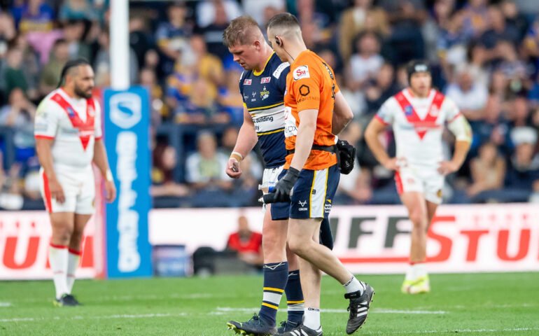 Ex official points out "hip drop tackle" as Leeds battle St Helens