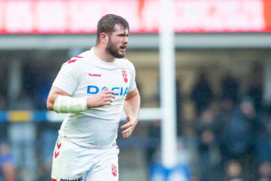 Super League forward makes immediate transfer