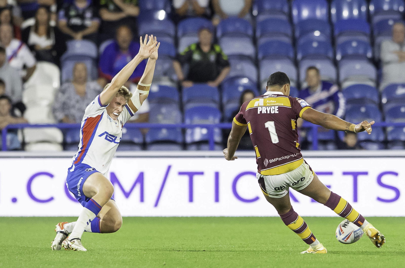 Will Pryce of Huddersfield Giants kicks for goal