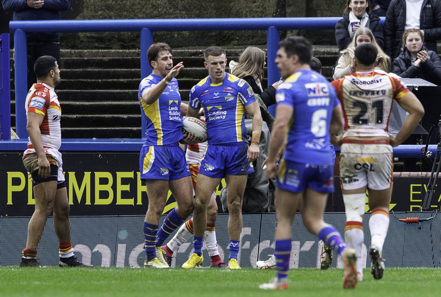 "Can't believe it" - Rival fans furious as Leeds Rhinos benefit from