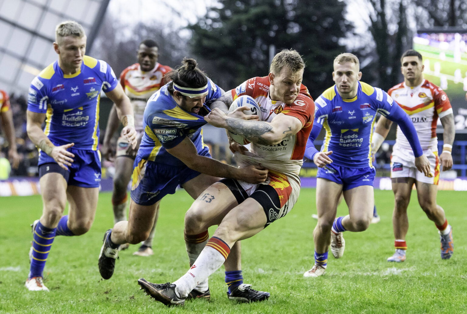 "Can't believe it" - Rival fans furious as Leeds Rhinos benefit from