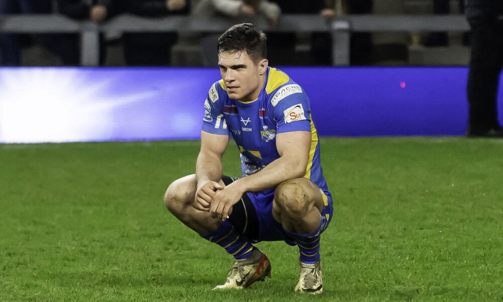 Leeds Rhinos Fans fume at "clear ball steal" following St Helens