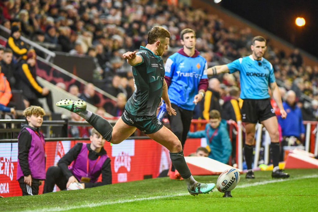 Huddersfield Giants reject offer from Super League rivals for halfback Serious About Rugby League