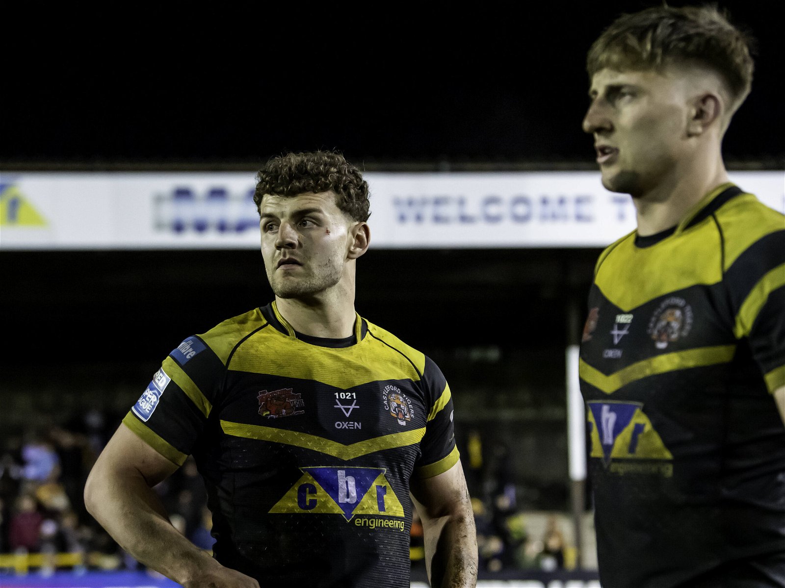 Castleford Tigers players George Lawler & Alex Mellor dejected after their side's loss to Leeds.