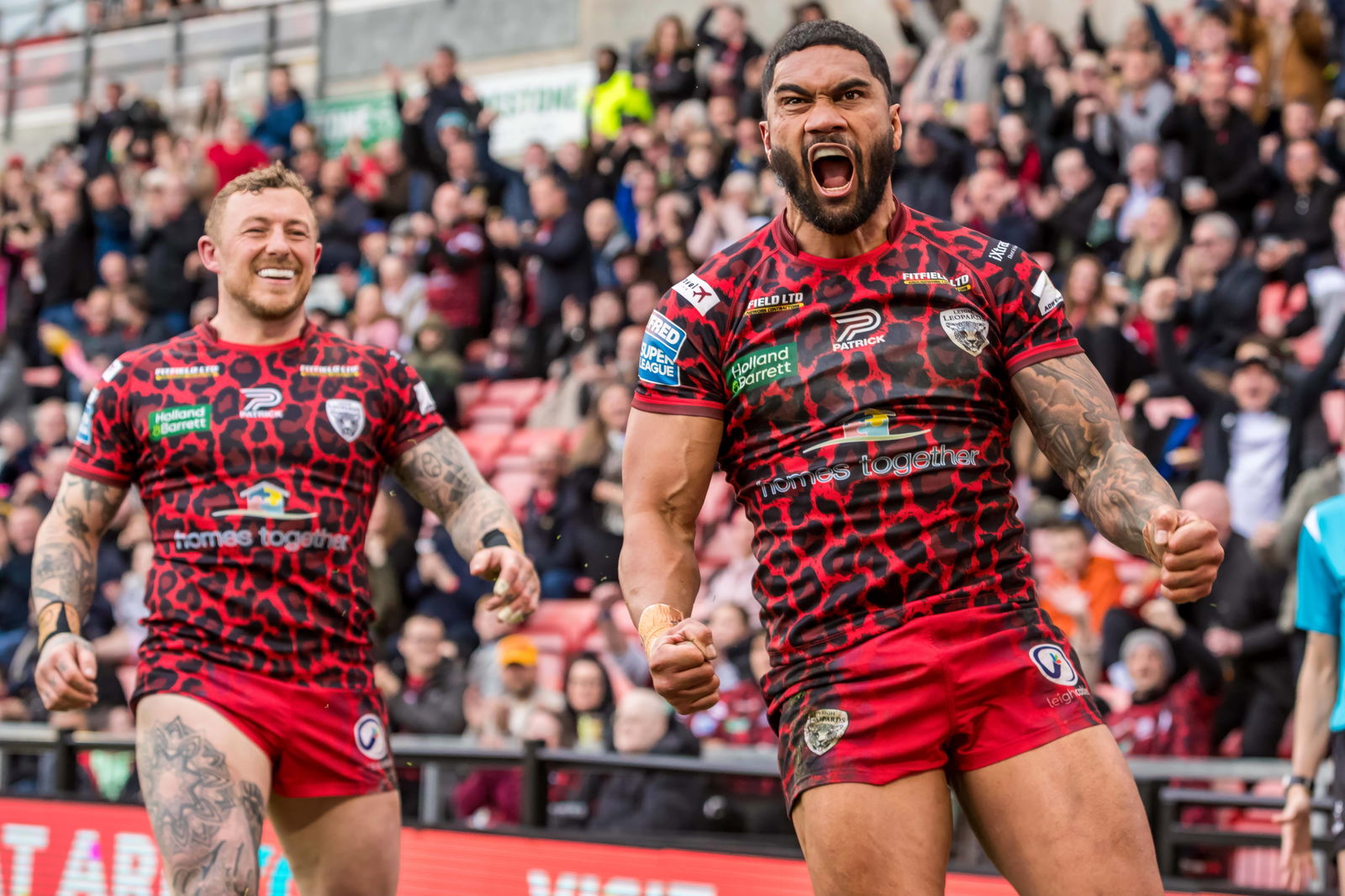 Leigh Leopards player Ricky Leutele celebrates