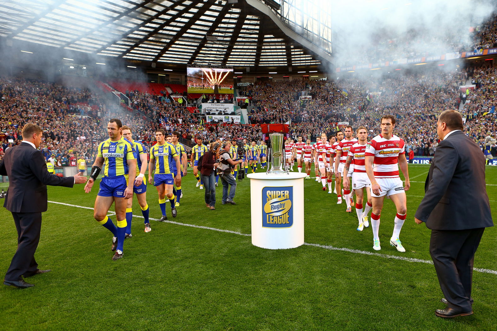 Both teams take to the pitch at Old Trafford as Wigan Warriors play Warrington Wolves.