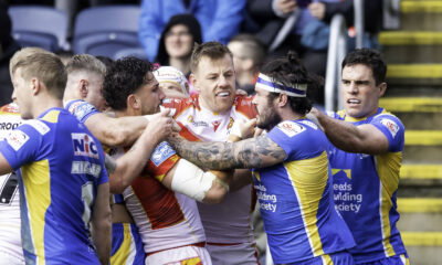 Super League - 02/03/2024 - Rugby League - Betfred Super League Round 3 - Leeds Rhinos v Catalans Dragons - AMT Headingley, Leeds, England - Catalans Arthur Romano & Leeds James Bentley come to blows during play. Leeds AMT Headingley England Copyright: x xSWpix.comxt/axPhotographyxHubxLtdxAllanxMcKenzie/SWpix.comx SWP-2387-0011