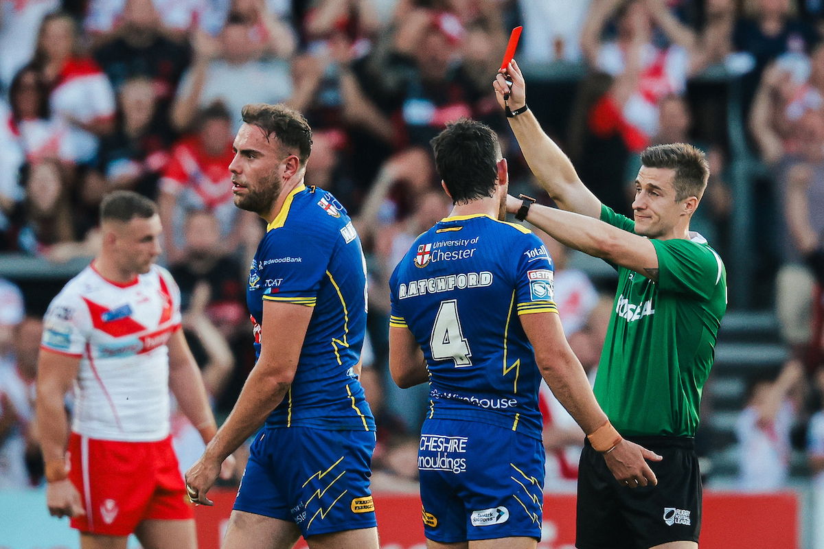 Super League Disciplinaryicture by Alex Whitehead/SWpix.com - 19/07/2024 - Rugby League - Betfred Super League: Round 18 - St Helens vs Warrington Wolves - Totally Wicked Stadium, St Helens, England - Referee Chris Kendall shows James Harrison of Warrington a red card as Stefan Ratchford protests.
