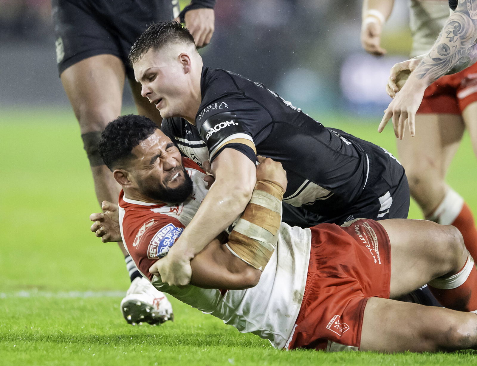 Wakefield Trinity have signed Cam Scott from Hull FC by signing Kelepi Tanginoa