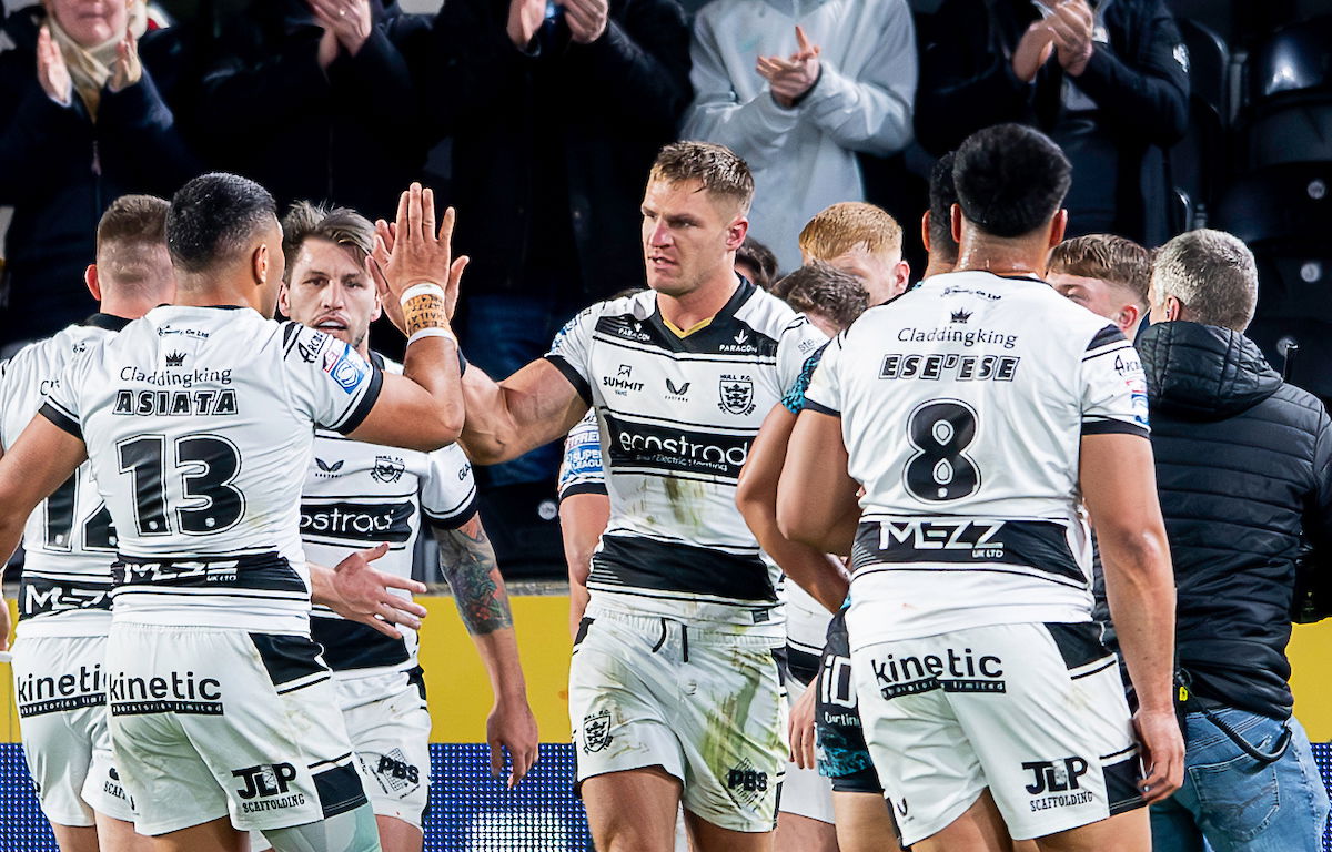 - 06/03/2025 - Rugby League - Betfred Super League Round 4 - Hull FC v Leigh Leopards - MKM Stadium, Kingston upon Hull, England - Hull FC's Jed Cartwright scores a try against Leigh.