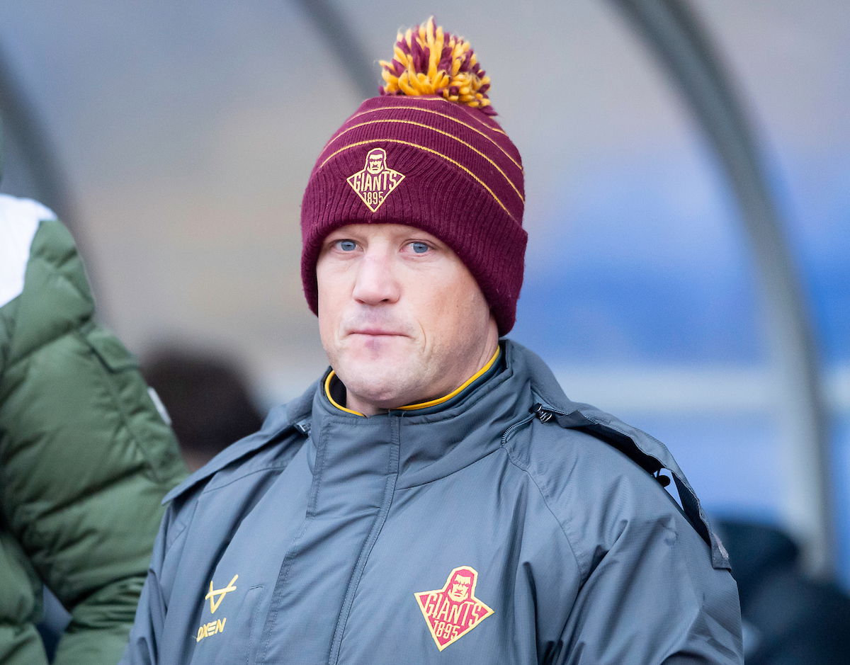 Huddersfield Giants boss Luke Robinson on the sidelines