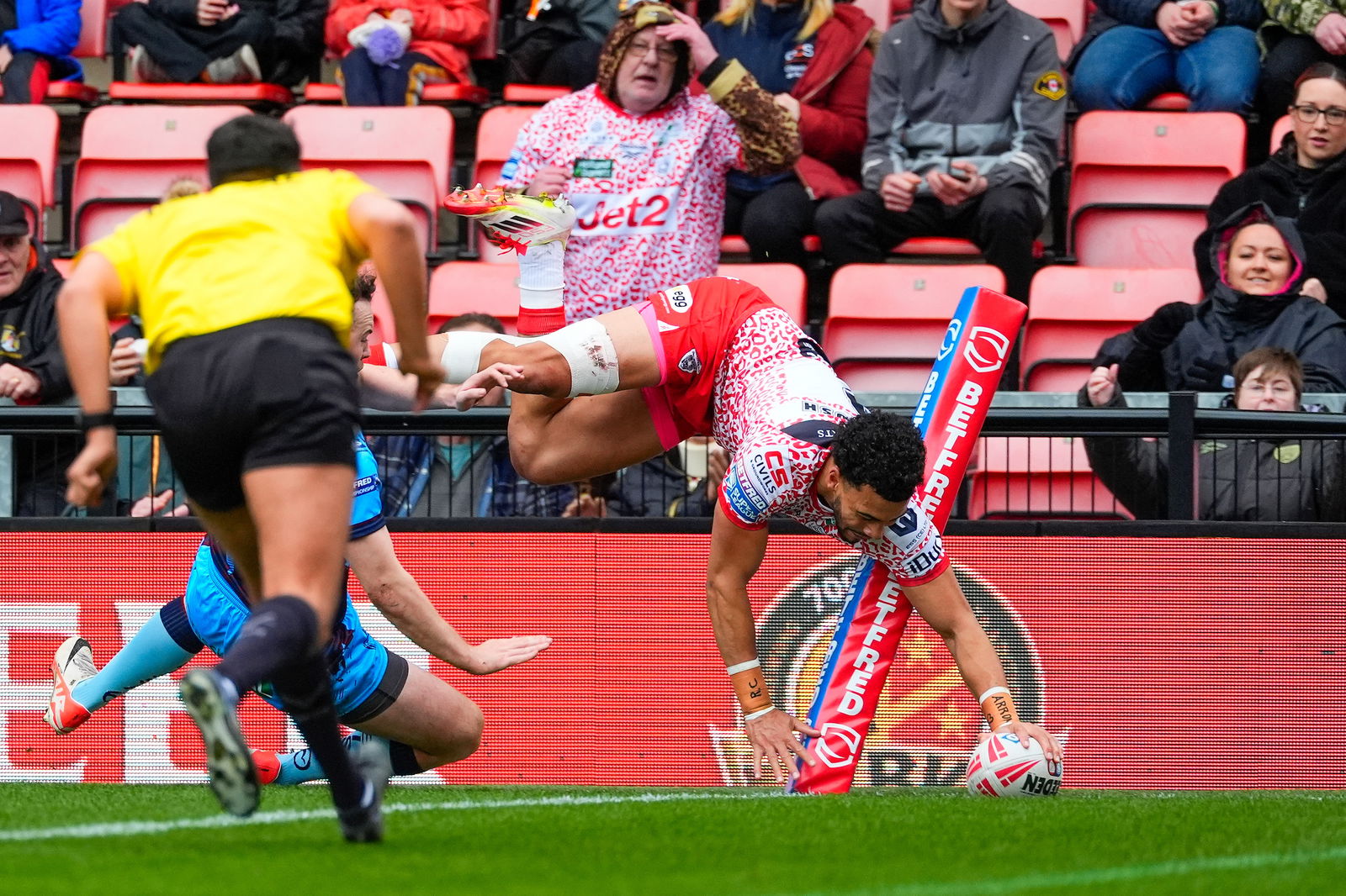 - 16/03/2025 - Rugby League - Betfred Challenge Cup Round 4 - Leigh Leopards v Batley Bulldogs - Leigh Sports Village, Leigh , England - Darnell McIntosh of Leigh scoring a try