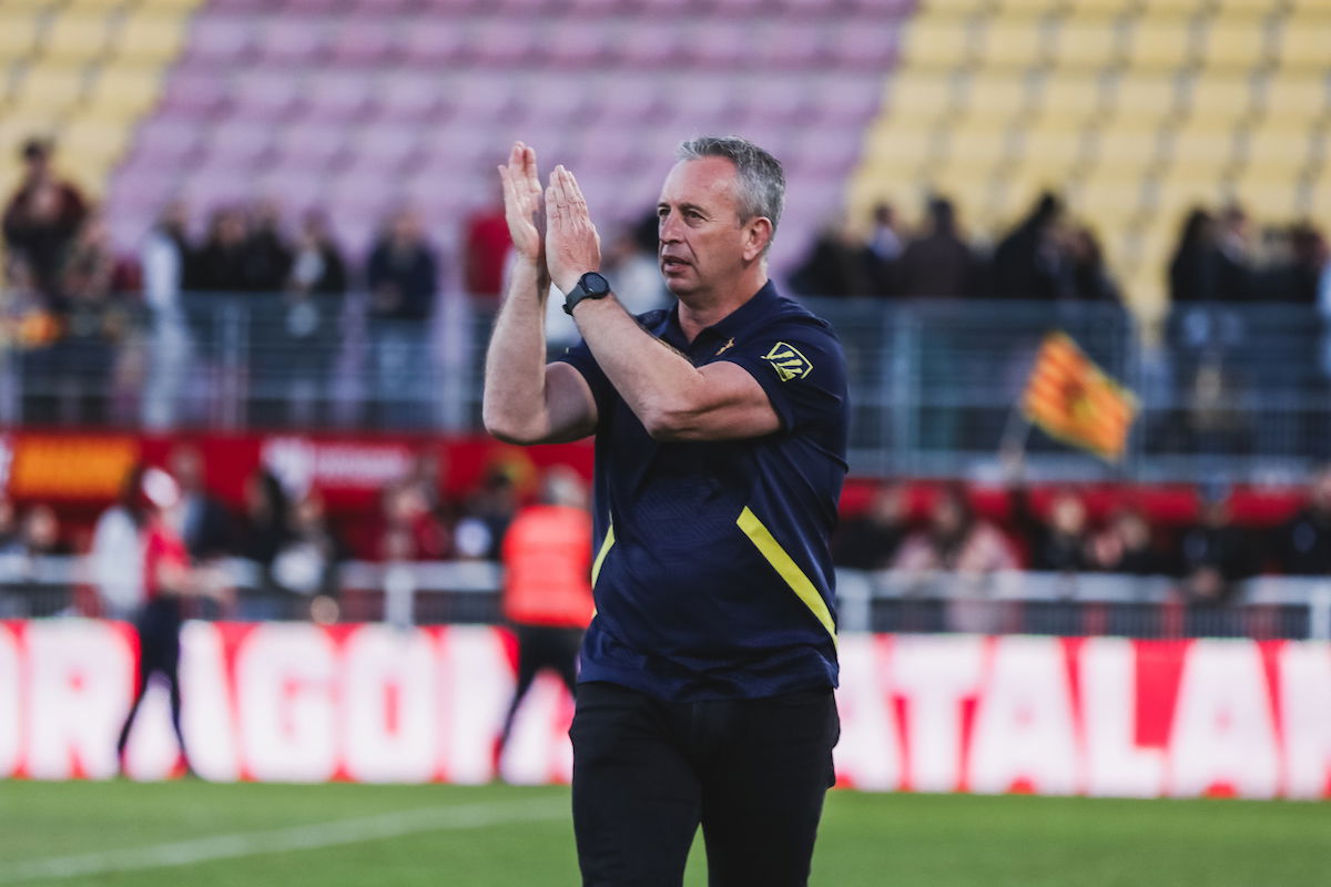 Catalans Dragons boss Steve McNamara applauds the fans
