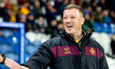 Huddersfield Giants boss Luke Robinson on the sidelines