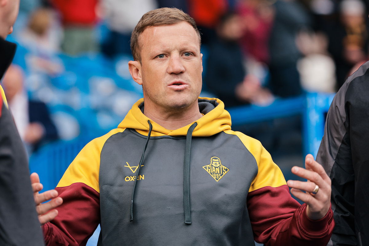 Huddersfield Giants boss Luke Robinson on the sidelines