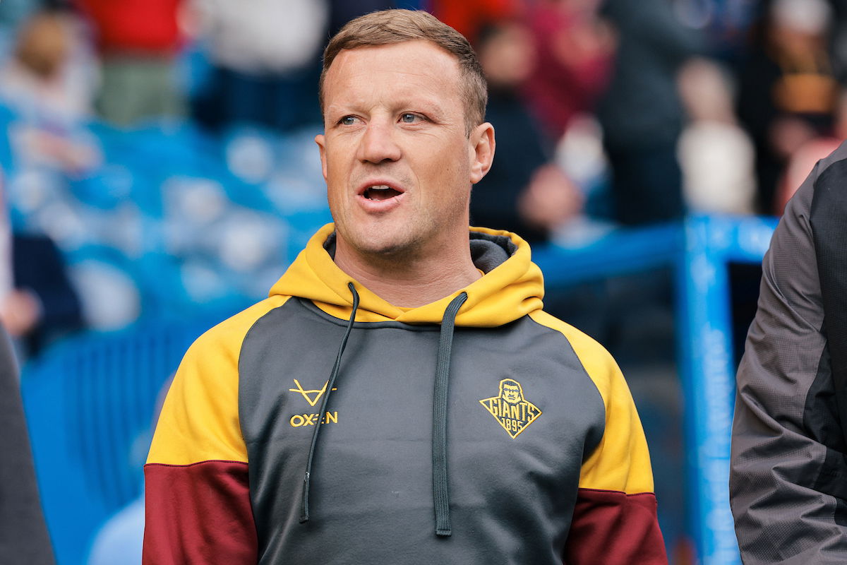 Huddersfield Giants boss Luke Robinson on the sidelines