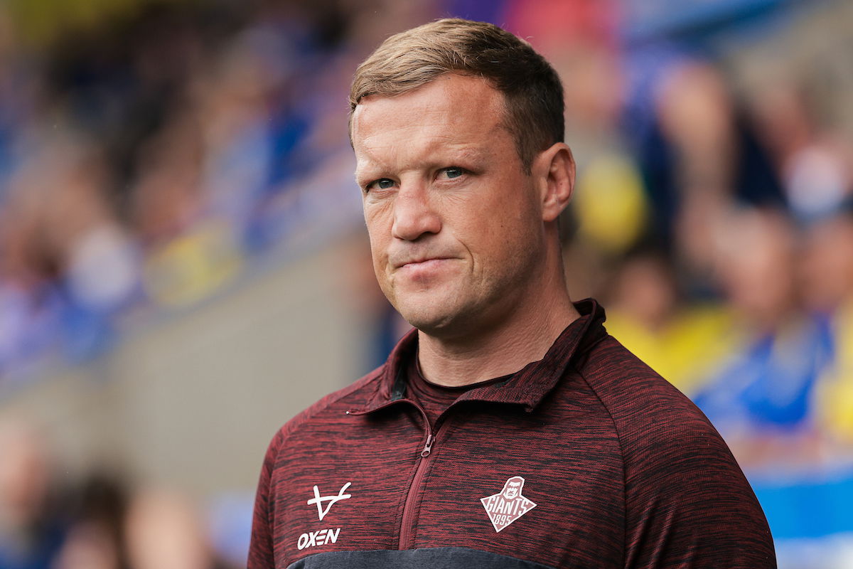 Huddersfield Giants boss Luke Robinson on the sidelines