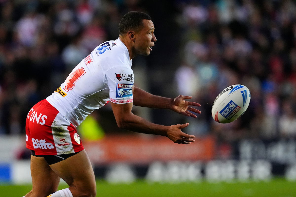 St Helens v Leeds Rhinos team news as Moses Mbye starts in the halves