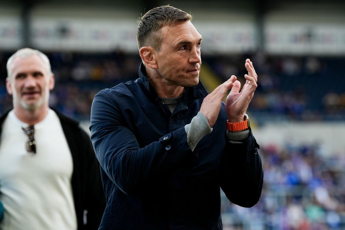 Kevin Sinfield applauding the Leeds Rhinos crowd