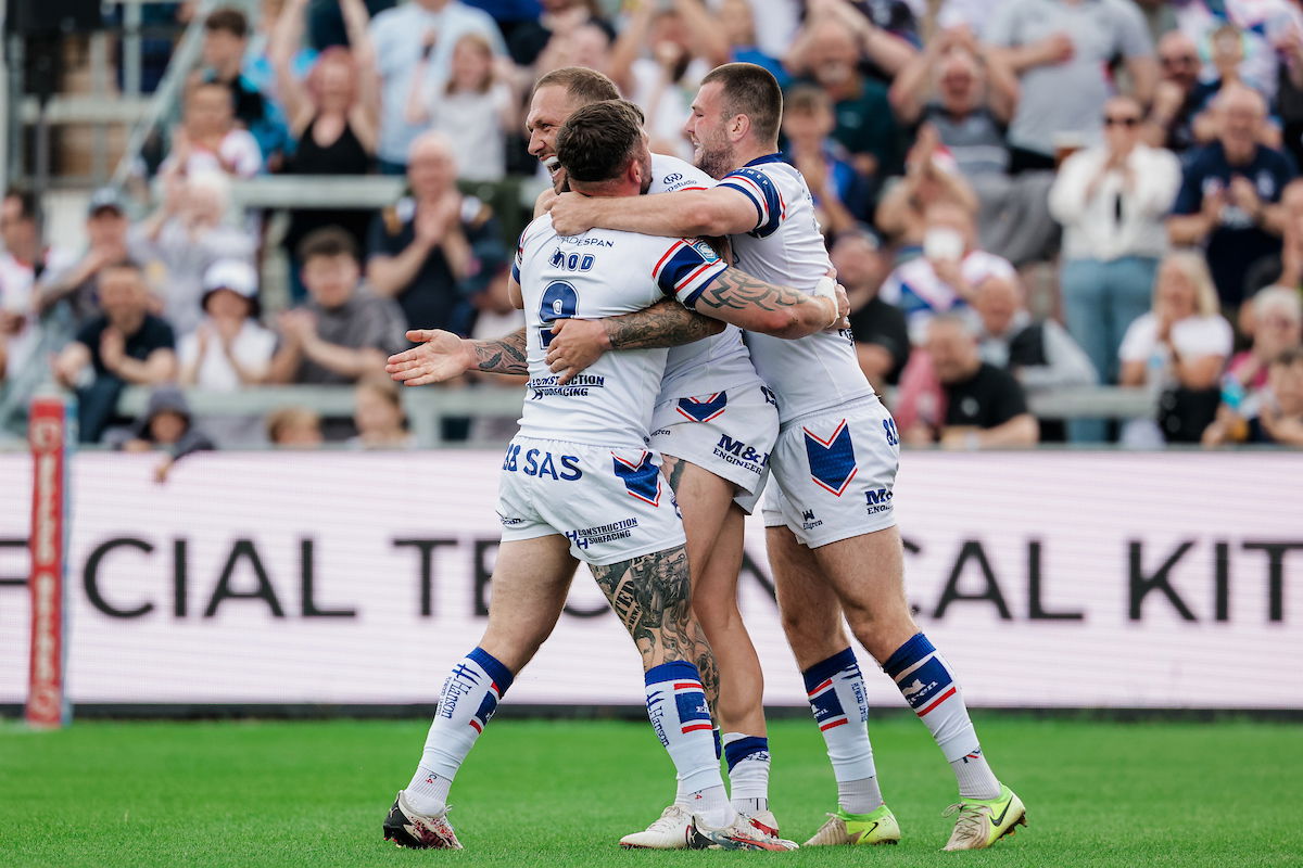 Wakefield Trinity celebrate a team try