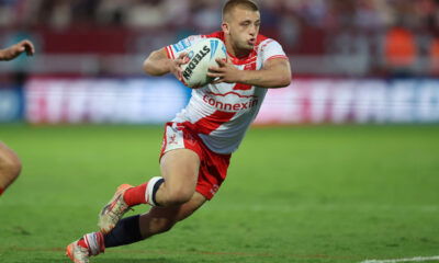 Hull KR halfback Mikey Lewis with the ball