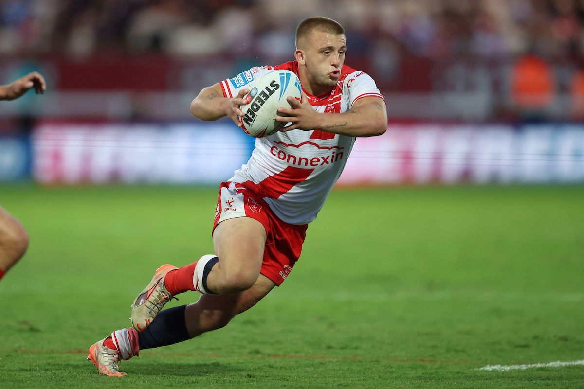 Hull KR halfback Mikey Lewis with the ball