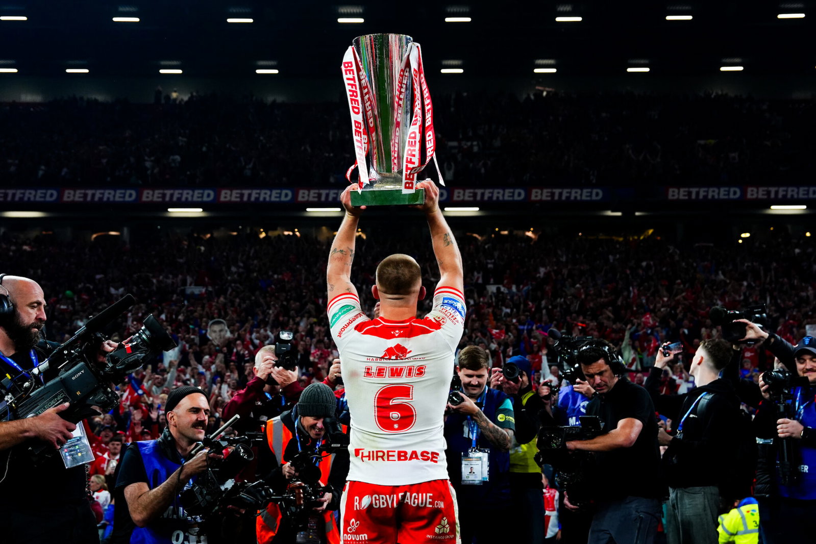 Mike Lewis Rugby Mikey Lewis silences doubters as pundits hail Hull KR talisman's Grand ...