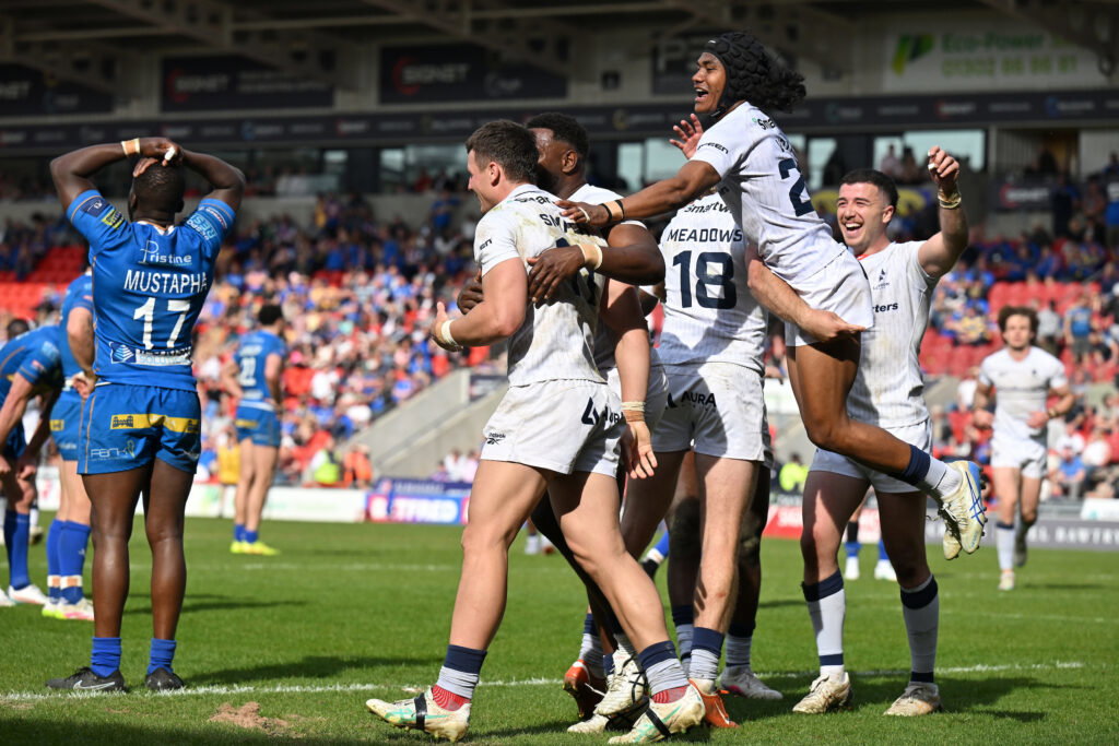 Championship Round-up as London Broncos Survive Scare to Remain Unbeaten as Oldham Run Riot