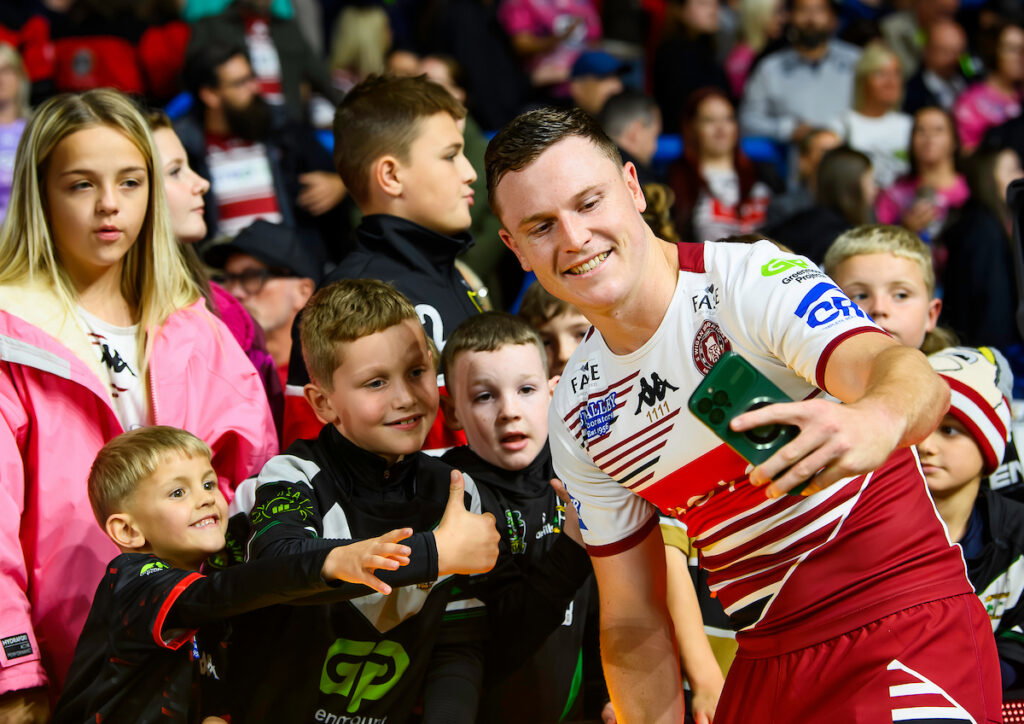 Super League Round 26 Attendances as Leeds V Wigan Sells Out and Hull KR Hit New Club Record